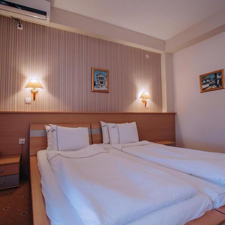 אוהריד Hotel Filip מראה חיצוני תמונה