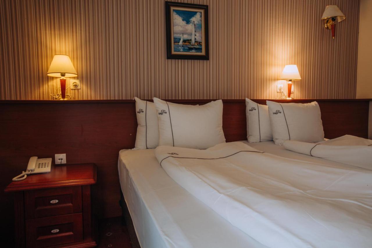 אוהריד Hotel Filip מראה חיצוני תמונה